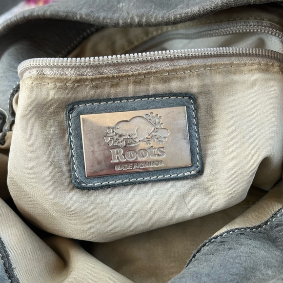 ROOTS Canada Leather Hobo - Picture 13 of 14